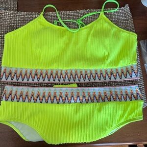 NWOT New Neon Green Bikini with Ribbed Texture and High-Cut Design.